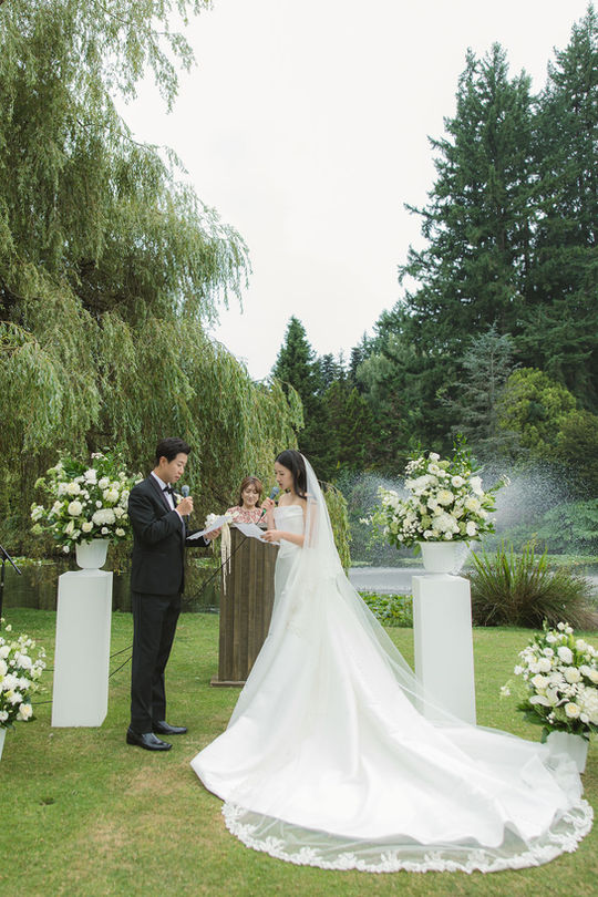 Wedding ceremony photographed by The Eunice & Co., Vancouver wedding photographer