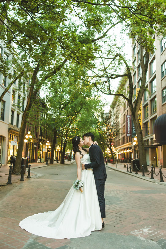 Pre-wedding photo in Gastown. The Eunice & Co provide one-stop photo package including photo, makeup and hair, rental dress and tuxedo.