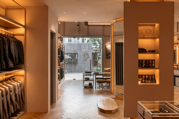 SUITCUBE The Circle retail shop interior