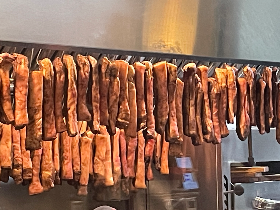 厨房に吊り下げられた手作り湖南ハム