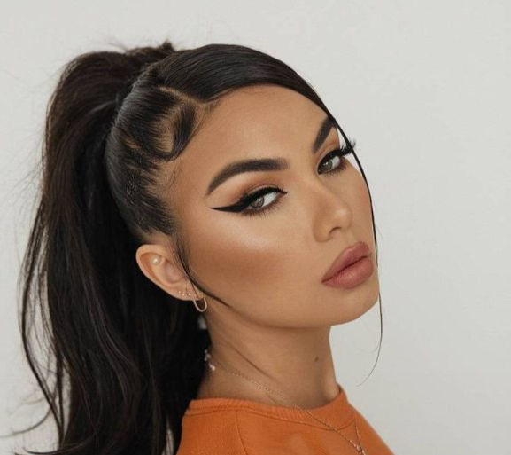 latina-ponytail-hairstyle-720x900_edited.jpg