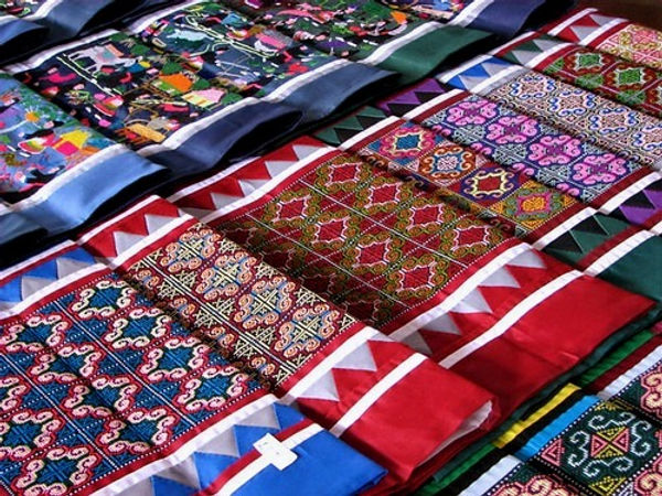 Hmong%20Paj%20Ntaub%203_edited.jpg