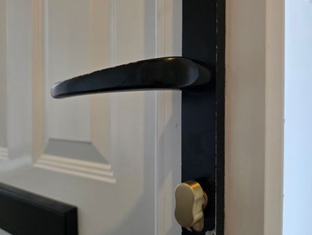 Pros and Cons of Thumb Turn Lock Cylinders vs Keyed Lock Cylinders