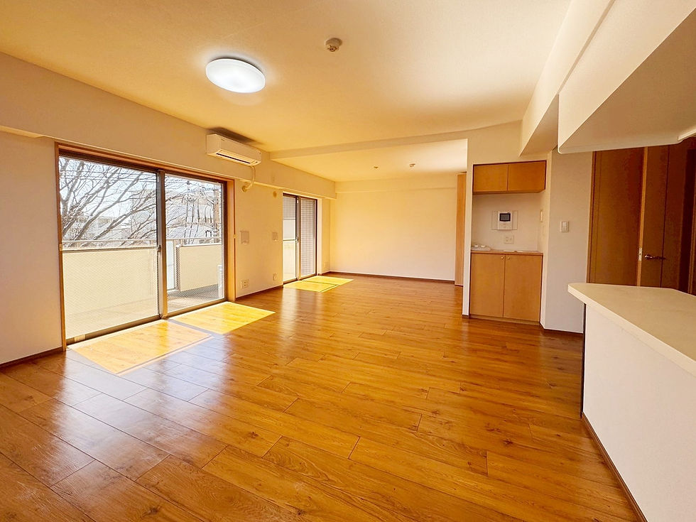 新規リフォーム済！LDK24.3帖の広々リビングは陽あたり良好です！