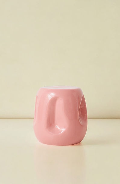 Ürün Özellikleri
Oturma odanızda etkileyici bir tabure veya yatak odanızda şık bir dokunuş olarak mükemmel olan bu yan sehpa, biçim ve işlevi kusursuz bir şekilde harmanlıyor. Zengin pembe tonu, sıcaklık ve renk getirir. Doğal ilhamı modern tasarımla birleştiren bu çarpıcı yan sehpa ile ev dekorunuzu tamamlayın.
Materyal
Seramik
Ürün Ölçüleri
38x38x38cm