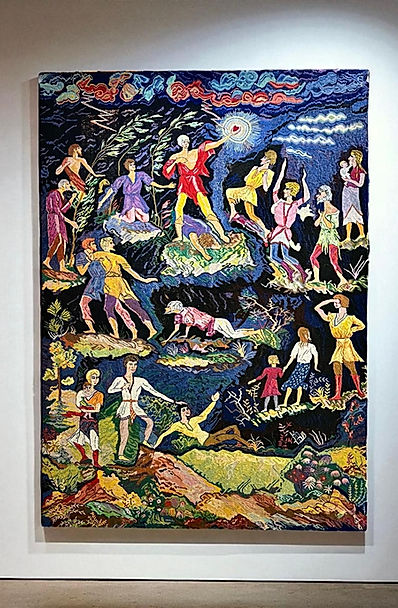 Vintage İspanyol Bargello Duvar Panosu 
(1960–1970'ler)

Bu etkileyici duvar panosu, 1960–1970 yılları arasında İspanya'da üretilmiş olup, geleneksel Bargello nakış tekniği ile işlenmiştir. 235 x 153 cm gibi büyük boyutlara sahip bu eser, dönemin zanaatkârlık anlayışını ve sanatsal detaylara verilen önemi gözler önüne seriyor.
Renkli yün ipliklerle kasnağa gerdirilerek oluşturulmuş bu tekstil sanat eseri, figüratif anlatımı ve dramatik kompozisyonuyla dikkat çeker. Mitolojik ya da sembolik sahneleri anımsatan bu pano, el işçiliğinin zarafetini ve dönemin estetik anlayışını yansıtır.
Bargello sanatı; genellikle geometrik desenlerle bilinse de, bu parça figüratif yaklaşımla nadir bir örnektir. Her bir detay, farklı dikiş teknikleriyle derinlik ve hareket kazandırılarak işlenmiştir.

Ürün Ölçüleri
235 x 153 cm