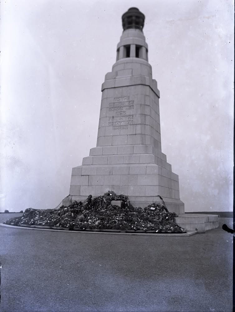 The memorial not long after completion in 1925 (Picture via Dundee City Archives)