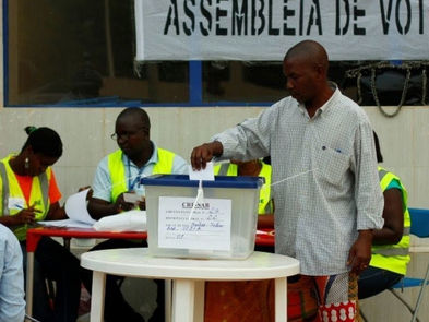 Ce président africain quitte le pouvoir à cause de sa femme