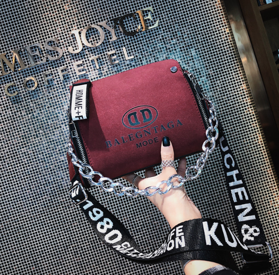 Thumbnail: Stylish and youthful trapezoidal bag