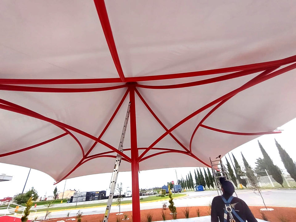 Velaria tipo Cónica para zona de cafetería.