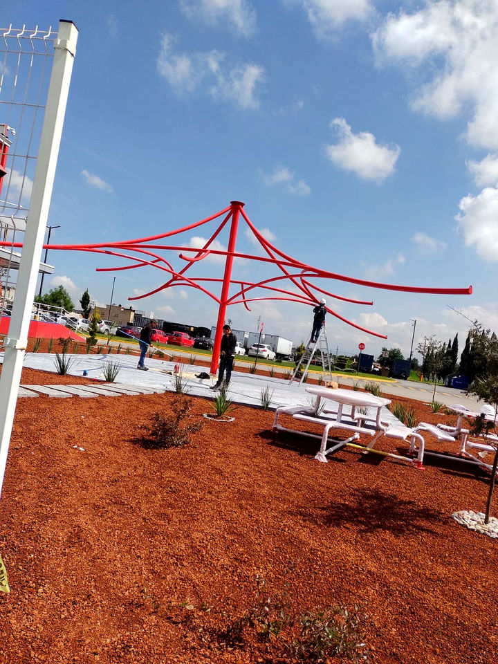 Velaria tipo Cónica para zona de cafetería.