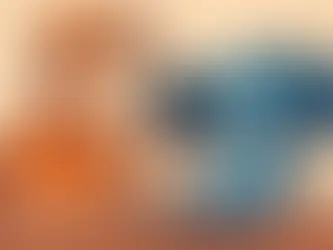 cerrajero con llave con chip en la mano