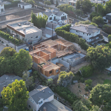 Framing is the backbone of any home. In Los Angeles, where building codes are strict, lots vary dramatically, and schedules are tight, proper framing isn’t just important—it’s critical. 