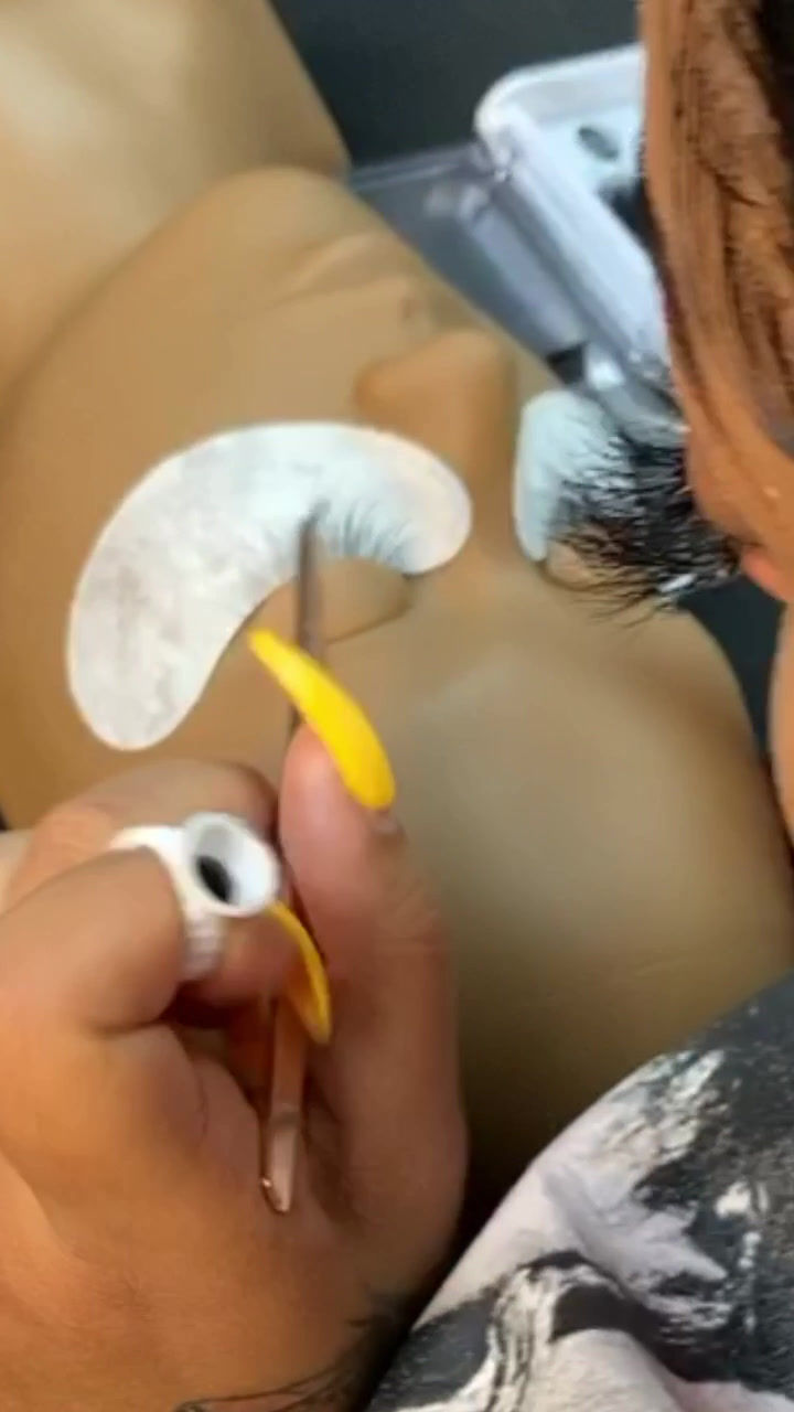 Thumbnail: Eyelash Extension Training