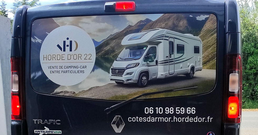 Marquage publicitaire adhésif sur véhicule pro.