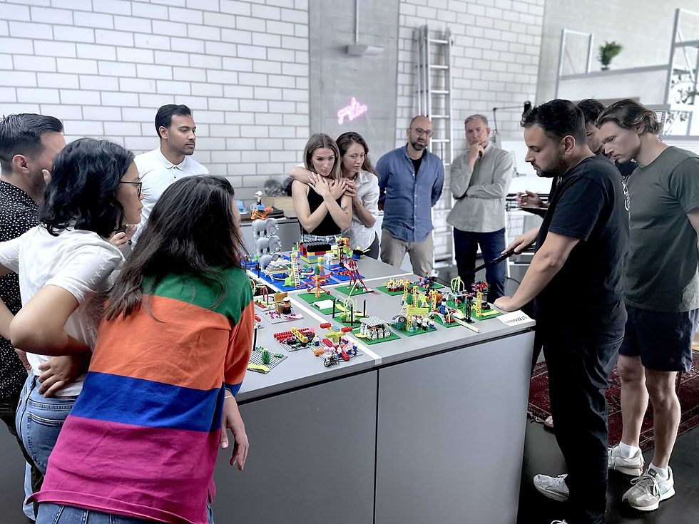 Teamtag Ideen: Leute im Lego Serious Play Workshop