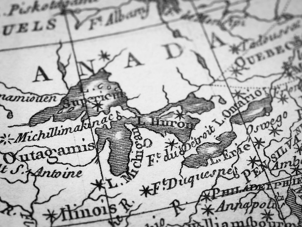 Old map Around the Great Lakes of America_edited.jpg