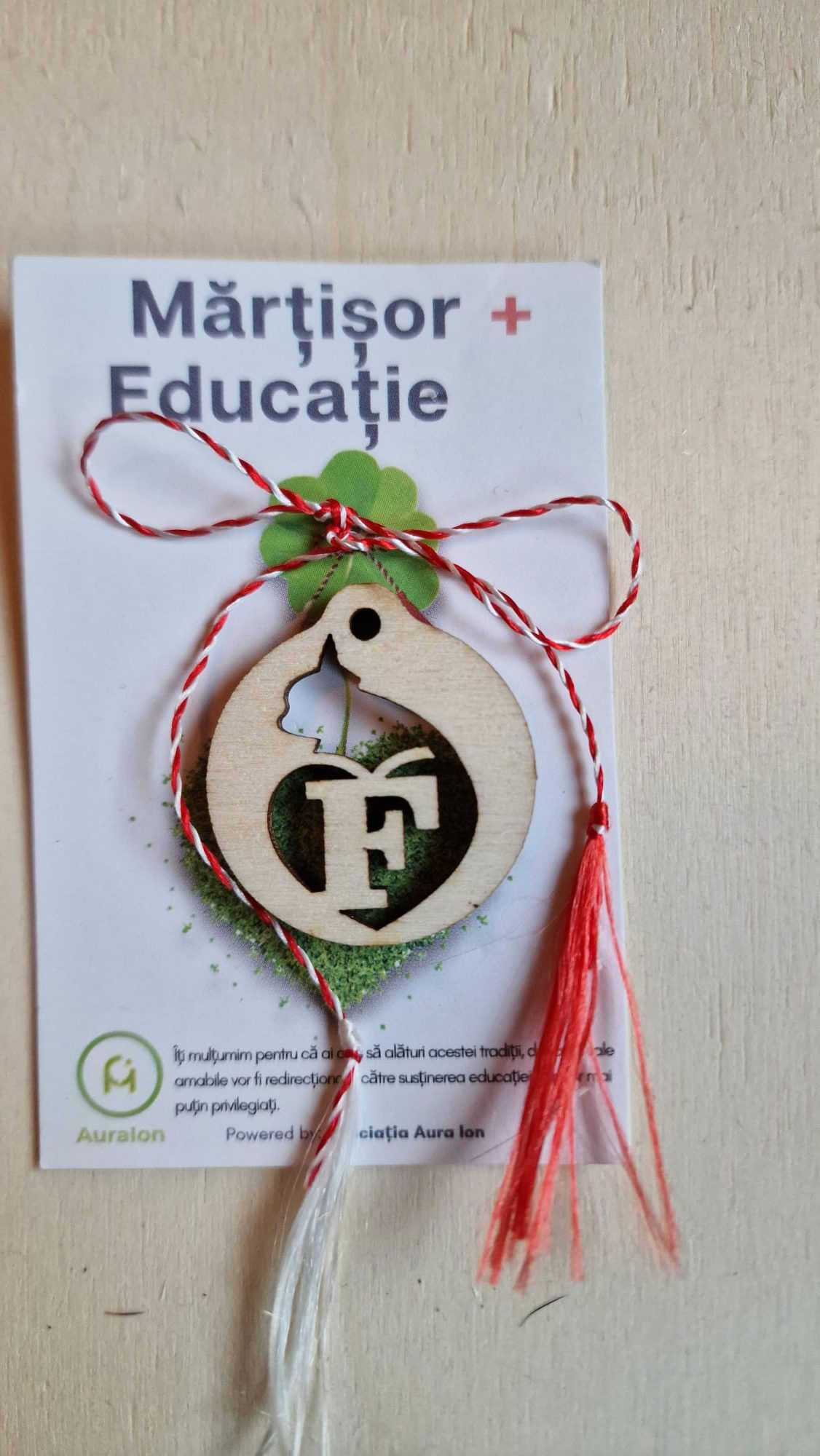 Martisor din Lemn Initiala F