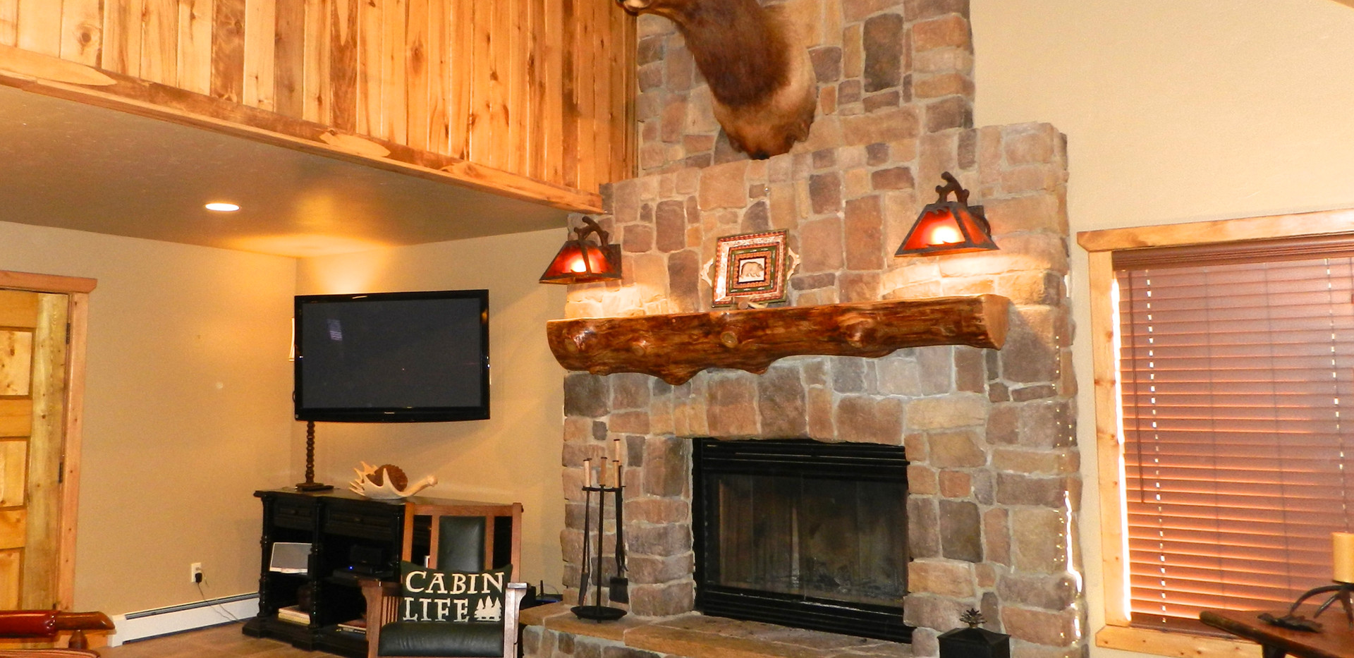 ANTLERS RIVERSIDE LODGE | Red River Vacation R