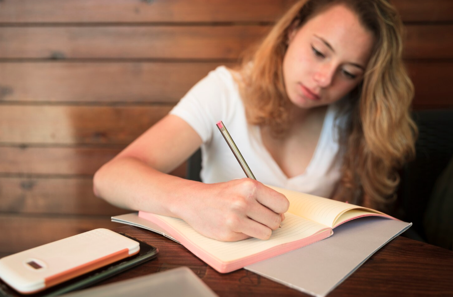 Ghostwriting for Personal Branding: Is It Worth It?