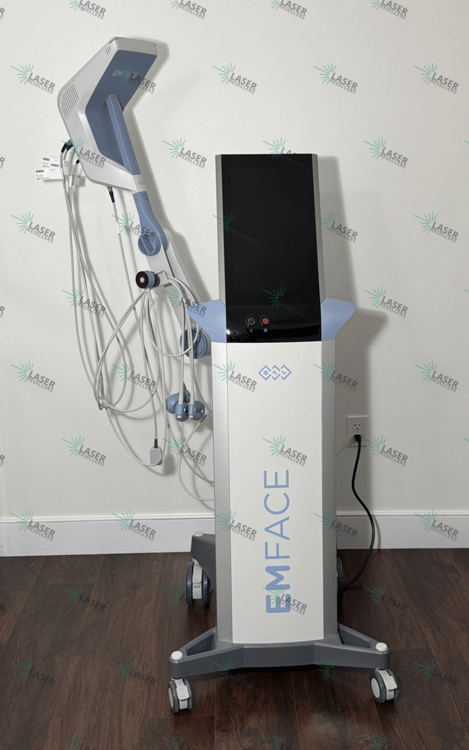 The BTL EmFace is designed for clinics seeking to offer a harmonious blend of skin refinement and facial muscle enhancement without the invasiveness of traditional procedures. It leverages cutting-edge technology to offer a comprehensive and sophisticated approach to facial rejuvenation.
