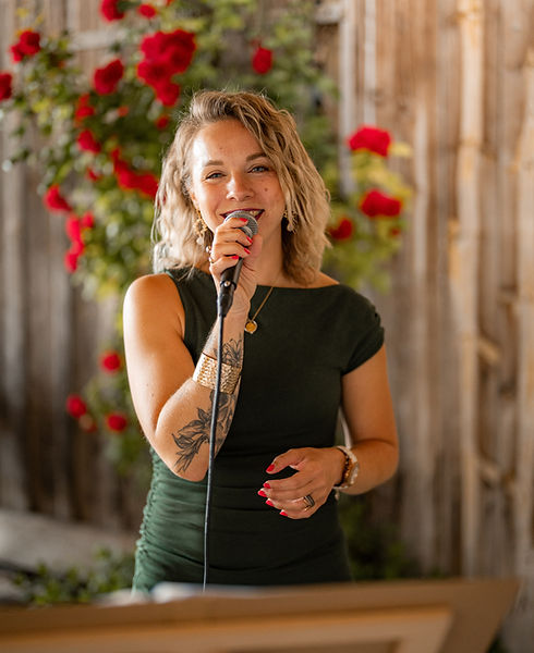 Hochzeitsrednerin Bayern - Allgäu, Freie Trauung Bayern, Hochzeitssängerin Bayern, Freie T