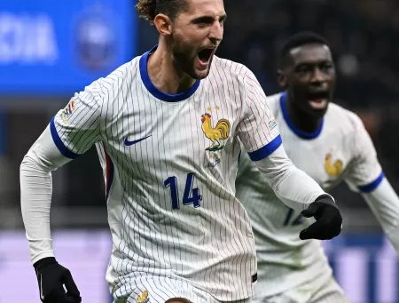 França Supera Itália, Ignora Vaias ao Hino e Avança em Primeiro Lugar