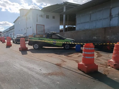 Derramamento de Óleo Provoca Acidentes na Região do Mercado Municipal de Brumado