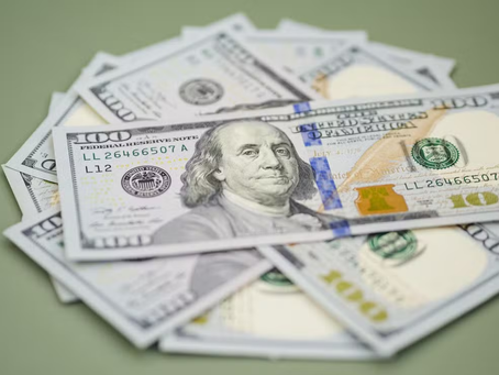 Dólar Reduz Alta Após Leilão do BC e Fica na Faixa dos R$ 6,15