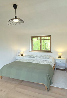 schlafzimmer_edited.jpg