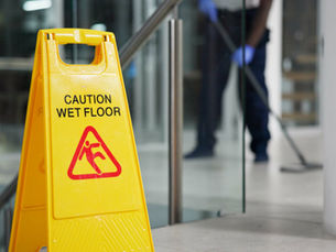 Night Office Cleaning: Is It Better Than Day Cleaning for Your Business?