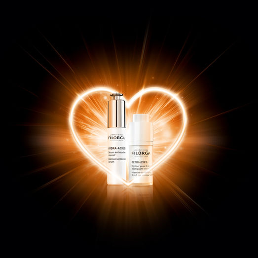 Agence de retouche photo de luxe à Paris. Création d'un visuel publicitaire pour Institut Filorga : composition créative avec halo de lumière dorée symétrique, retouche de packshots cosmétiques haute précision et contrastes profonds.