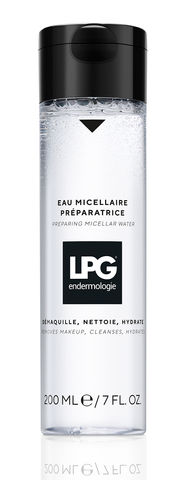Retouche photo produit LPG Eau Micellaire Préparatrice, produit transparent avec petites bulles et un capot noir, rendu studio premium sur fond neutre.