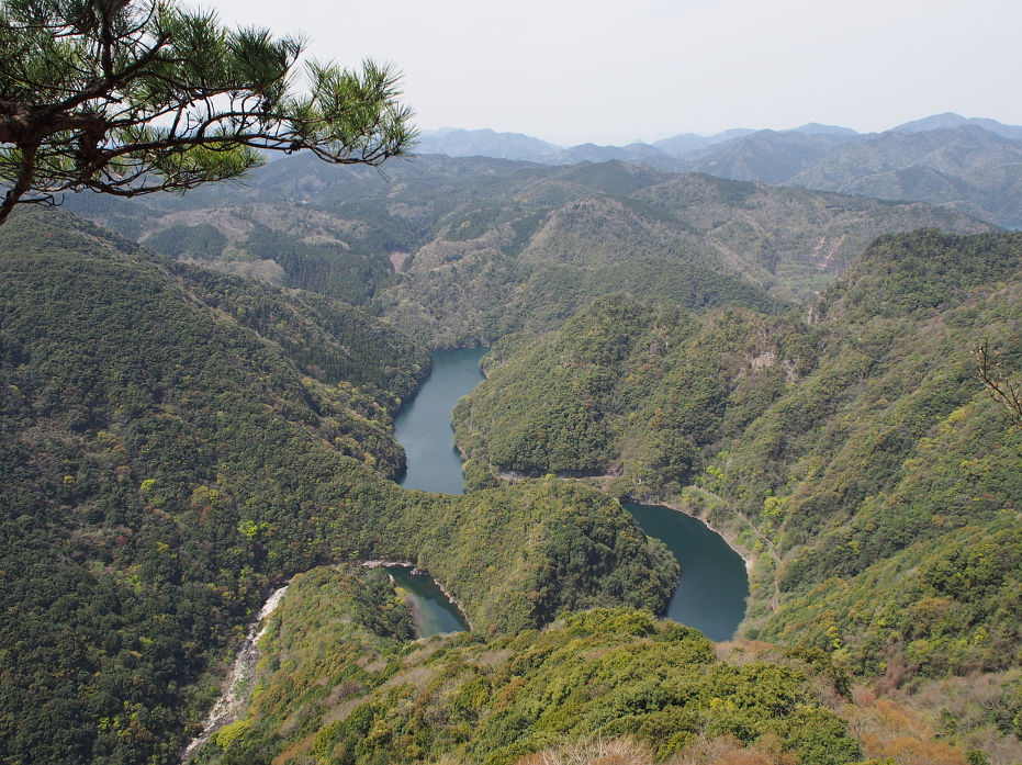 塔の岩190423.JPG