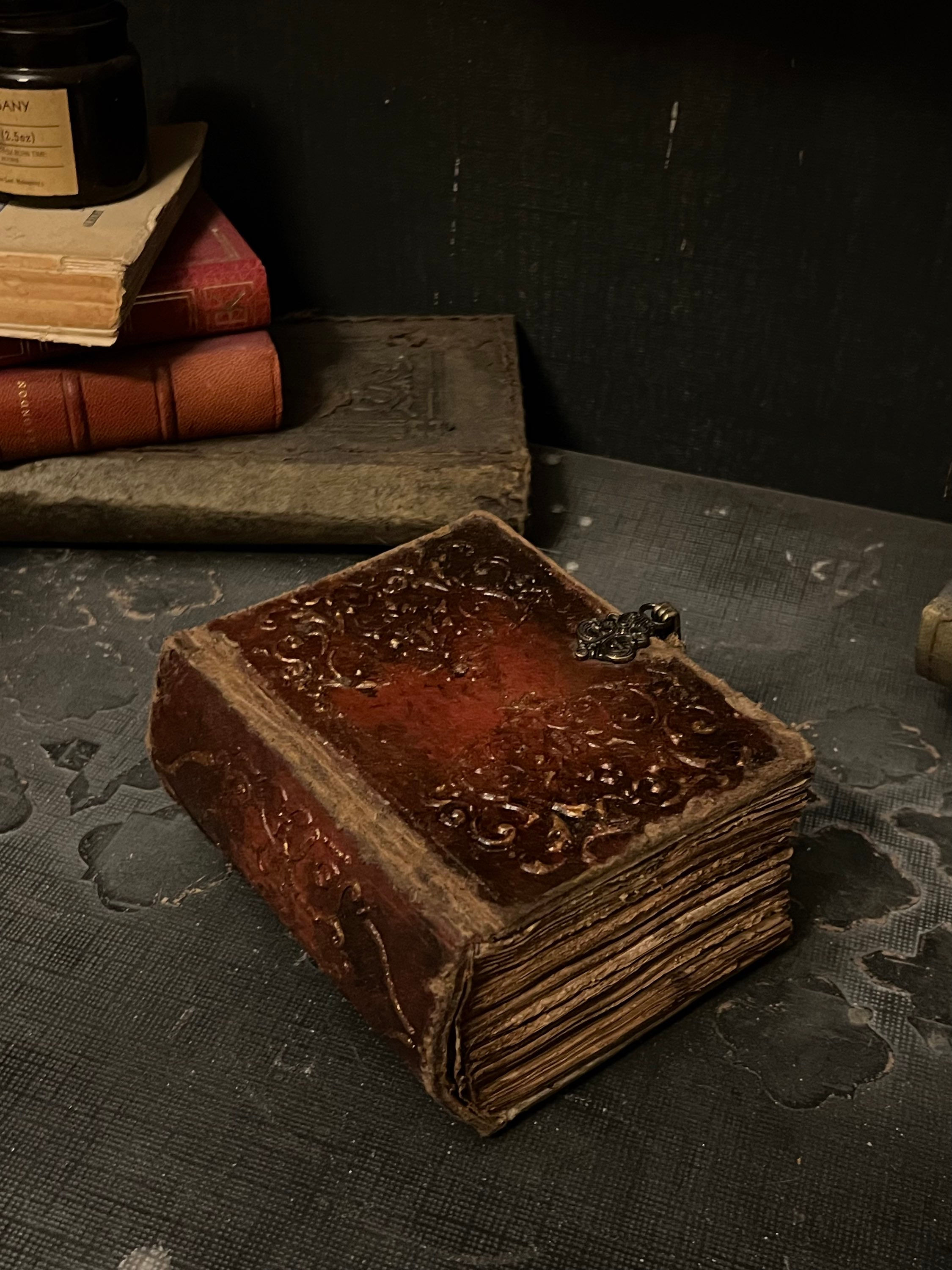 Grimoire / Book of Spells Margot 
