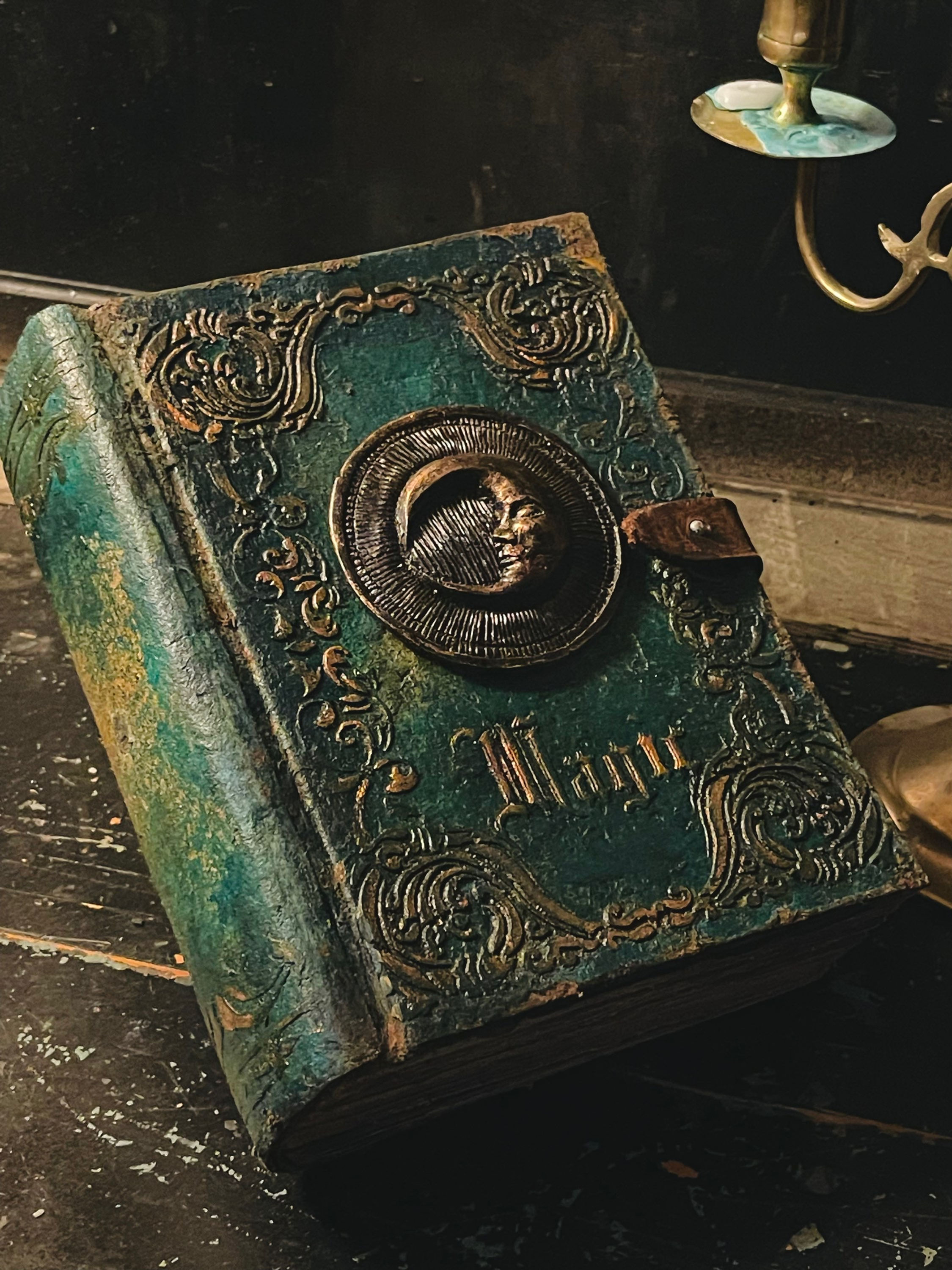 Grimore / Book of Spells Grimaud