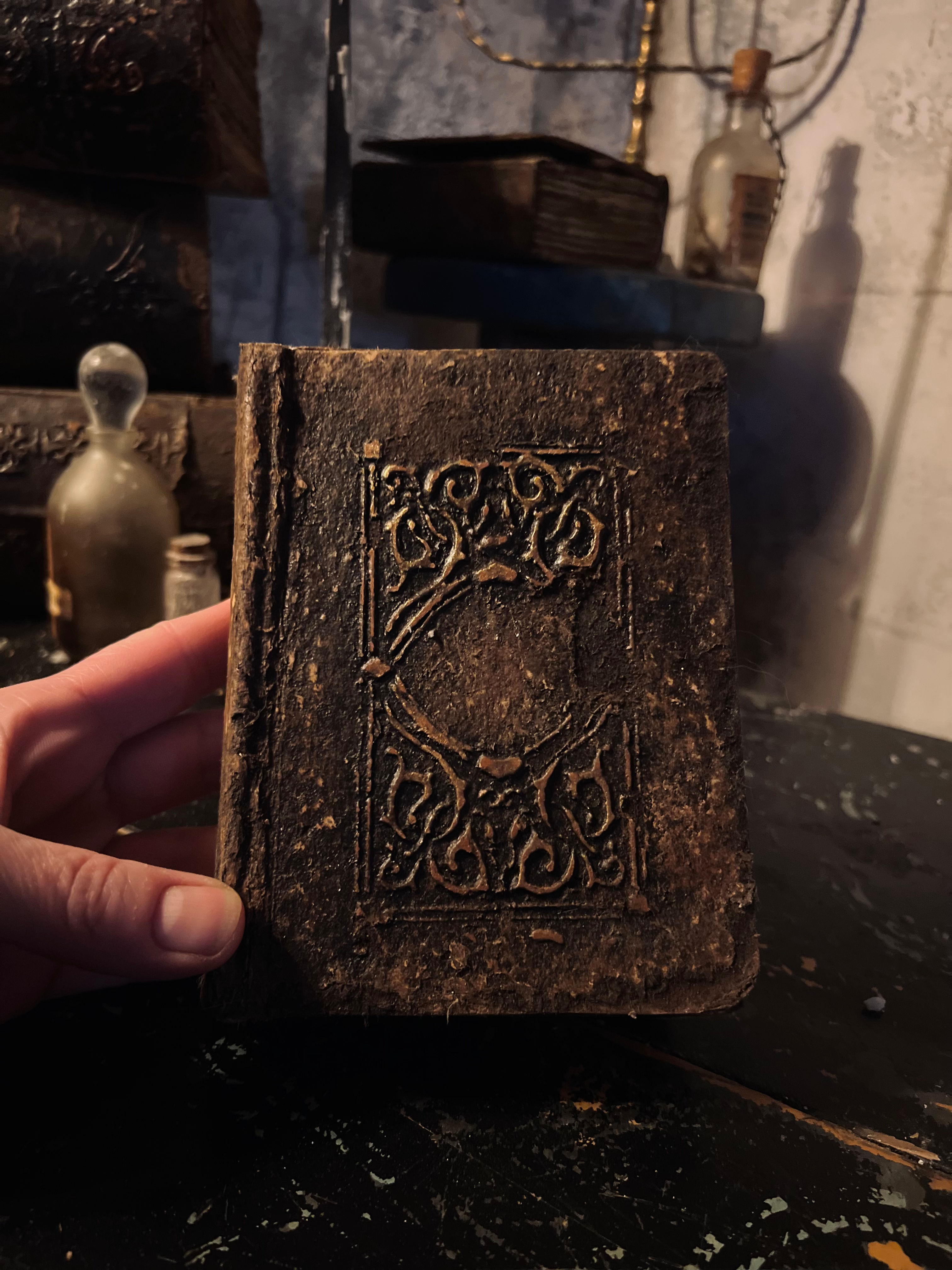 Grimoire/ Book of Shadows Vindzof