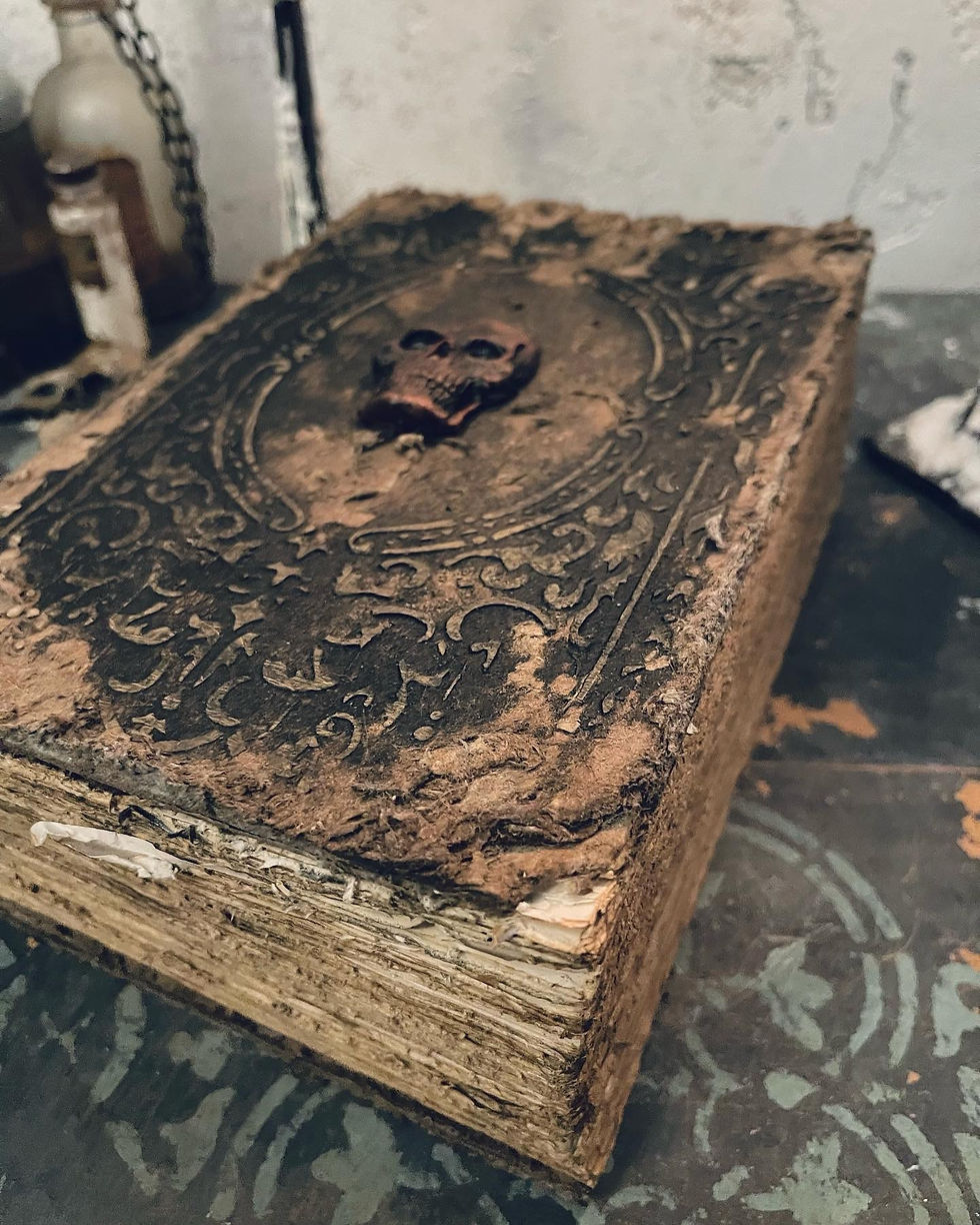Thumbnail: Book of dead