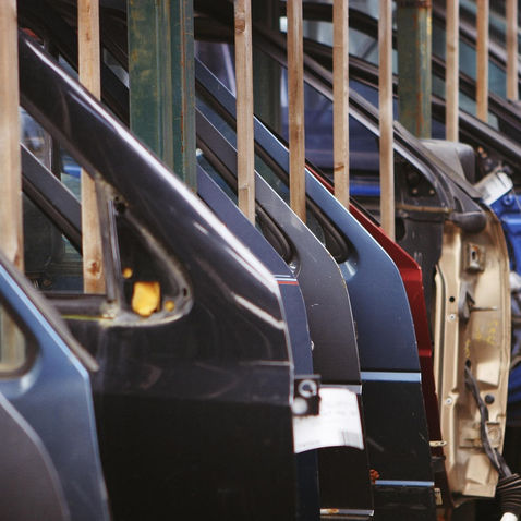 安全で信頼性の高いコネクテッドカーや自動運転技術の実現において、自動車産業のサイバーセキュリティ対策が求められるわけ