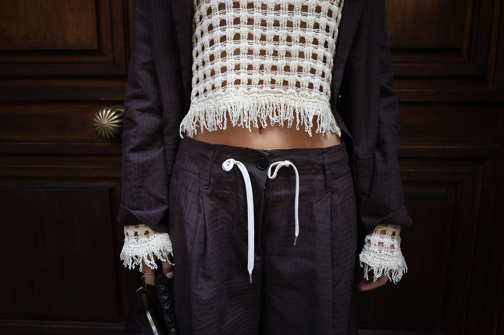 Maglione in lana Semicouture su manichino in boutique a Torino