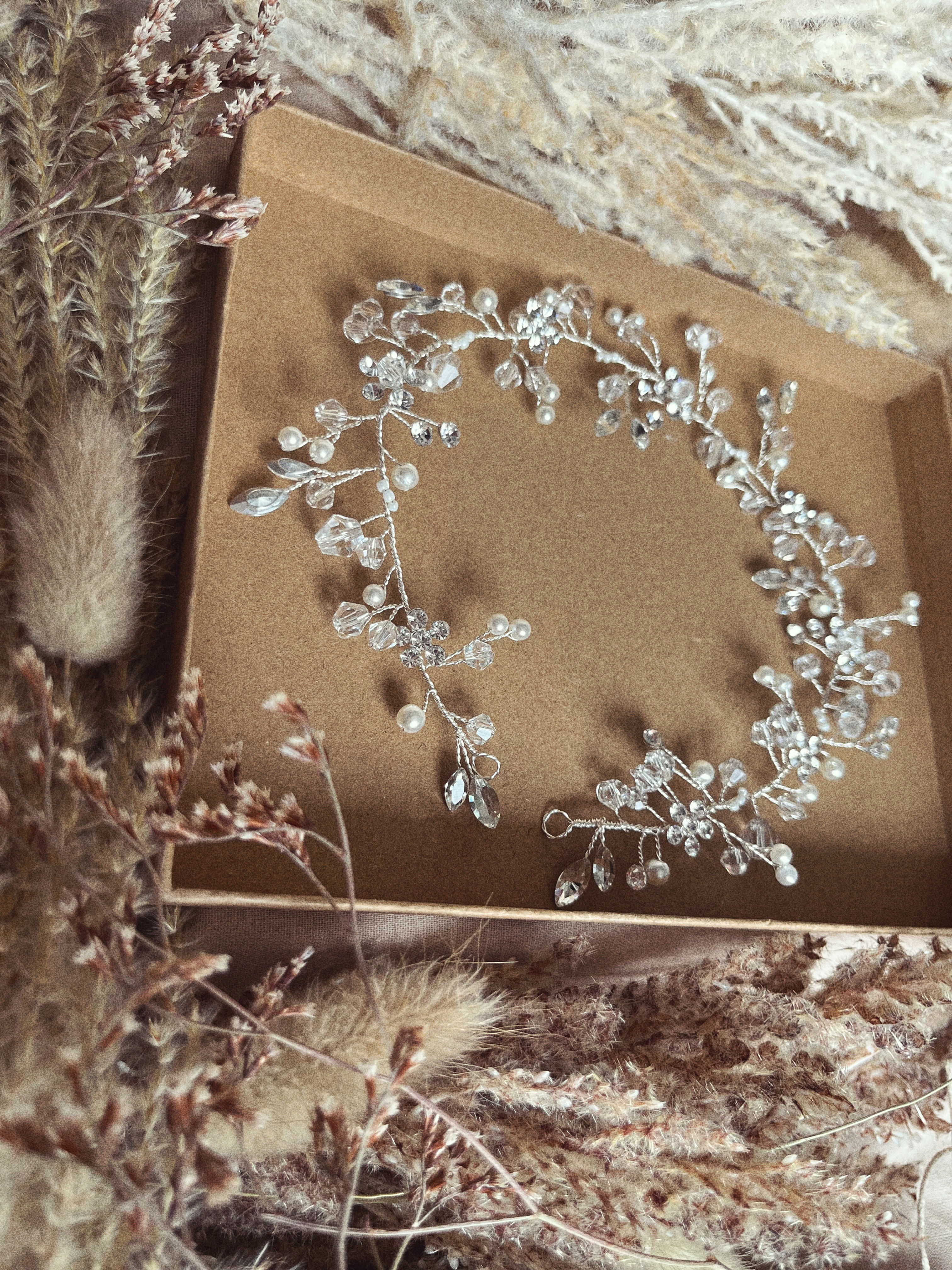 V A N E S S A Collection V I N E