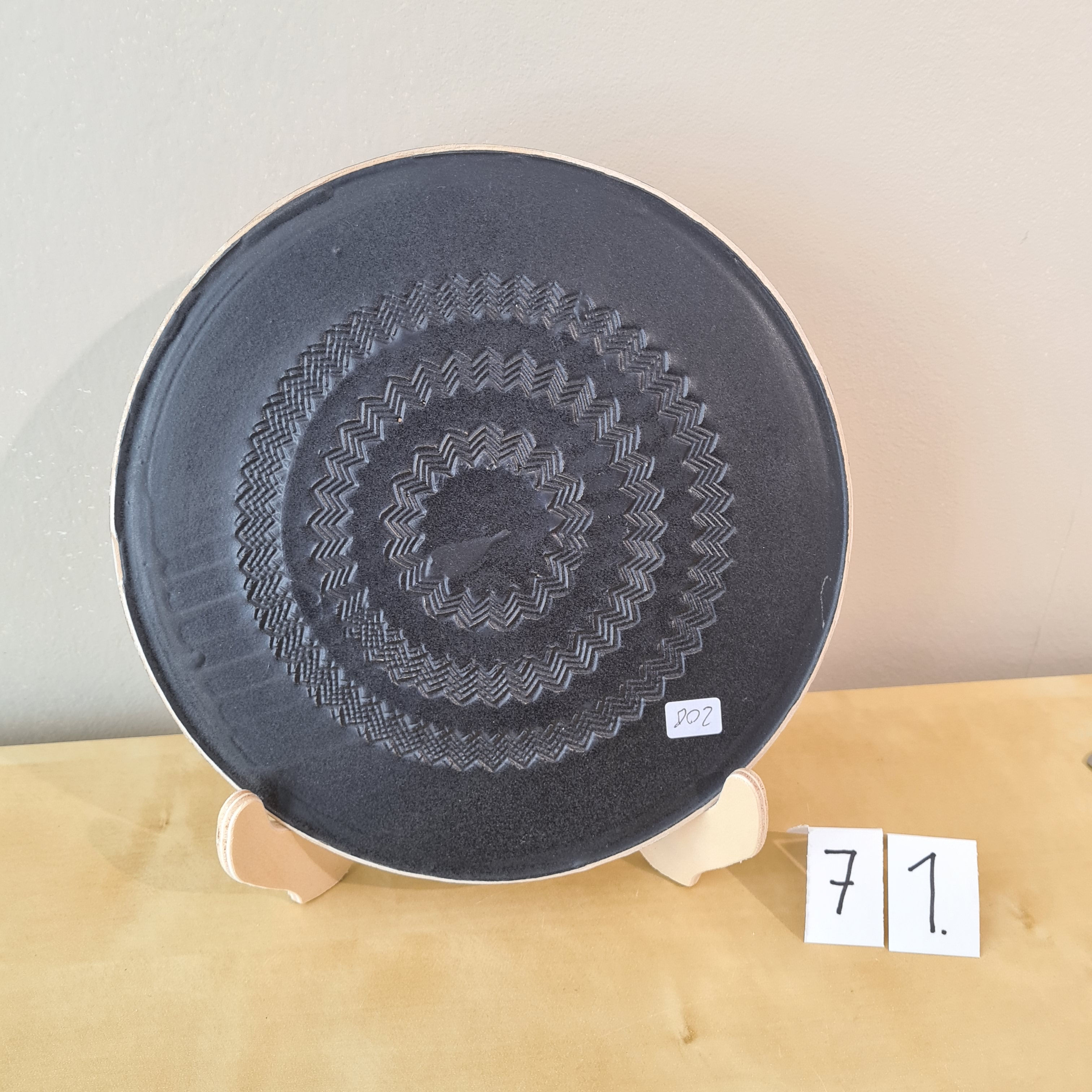 Fat matt svart med mönster