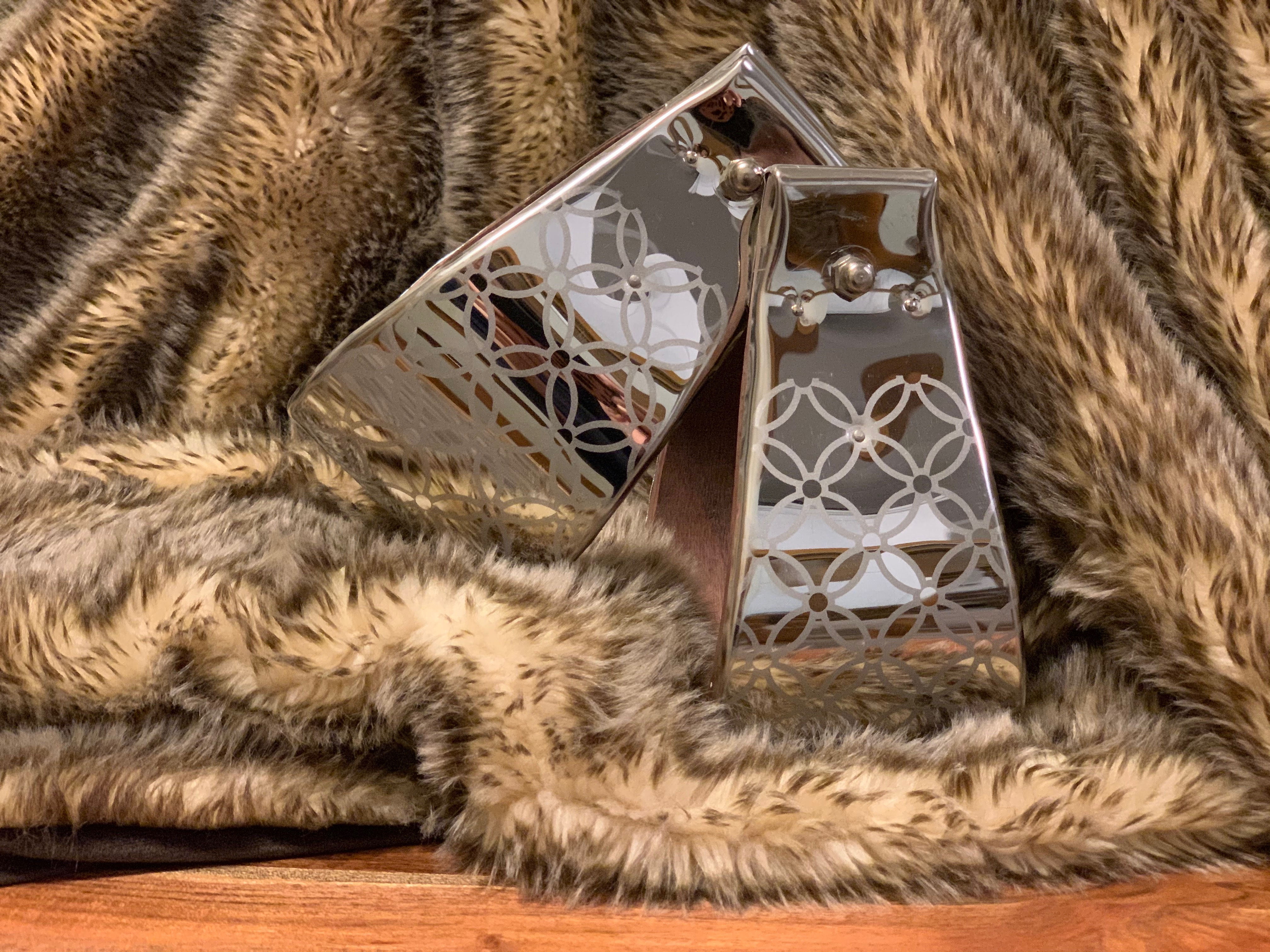 4" Visalia Stirrups with Box Pattern