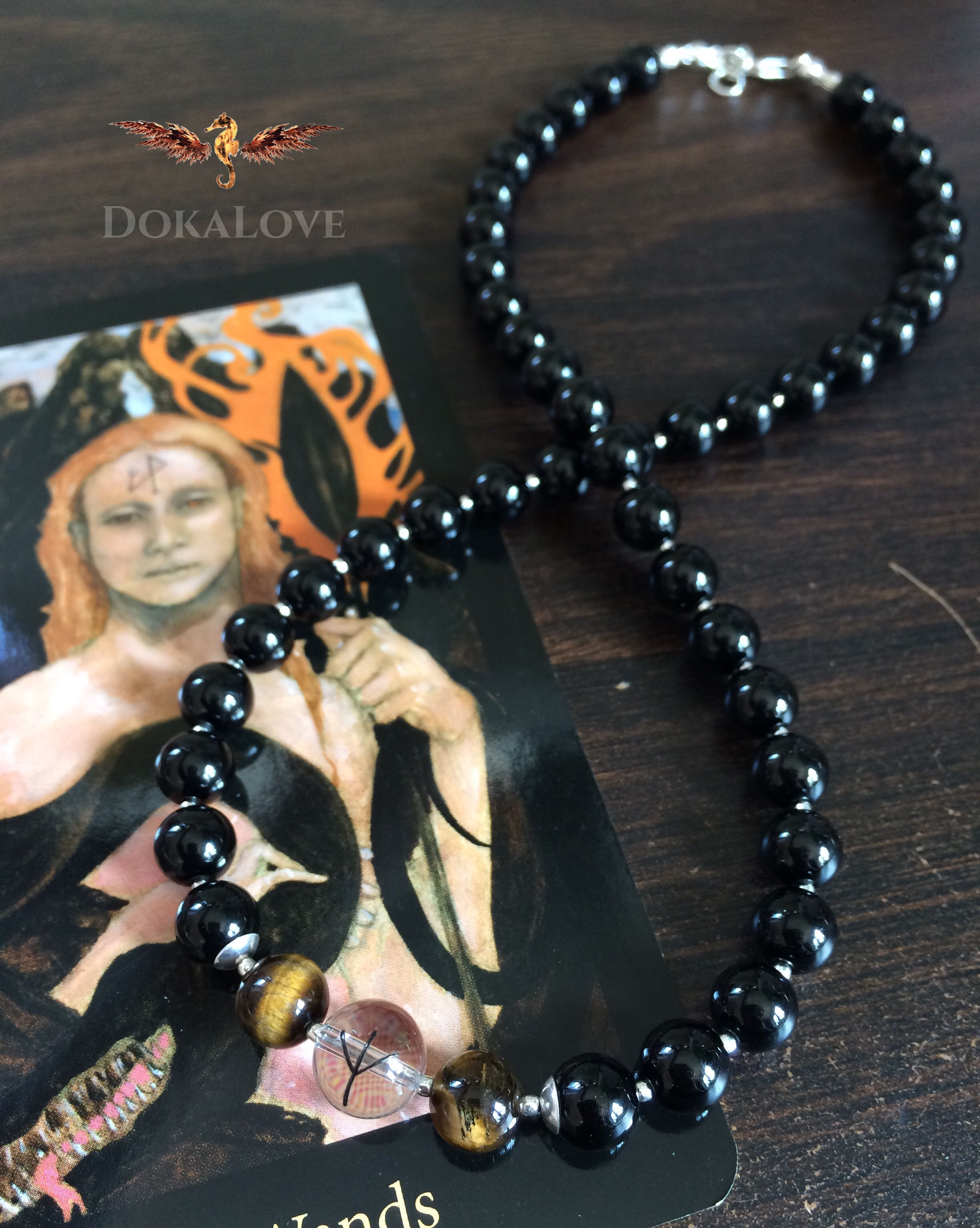 Naszyjnik - amulet z kryształu górskiego, tygrysiego oka, onyksu i srebra, z Alg