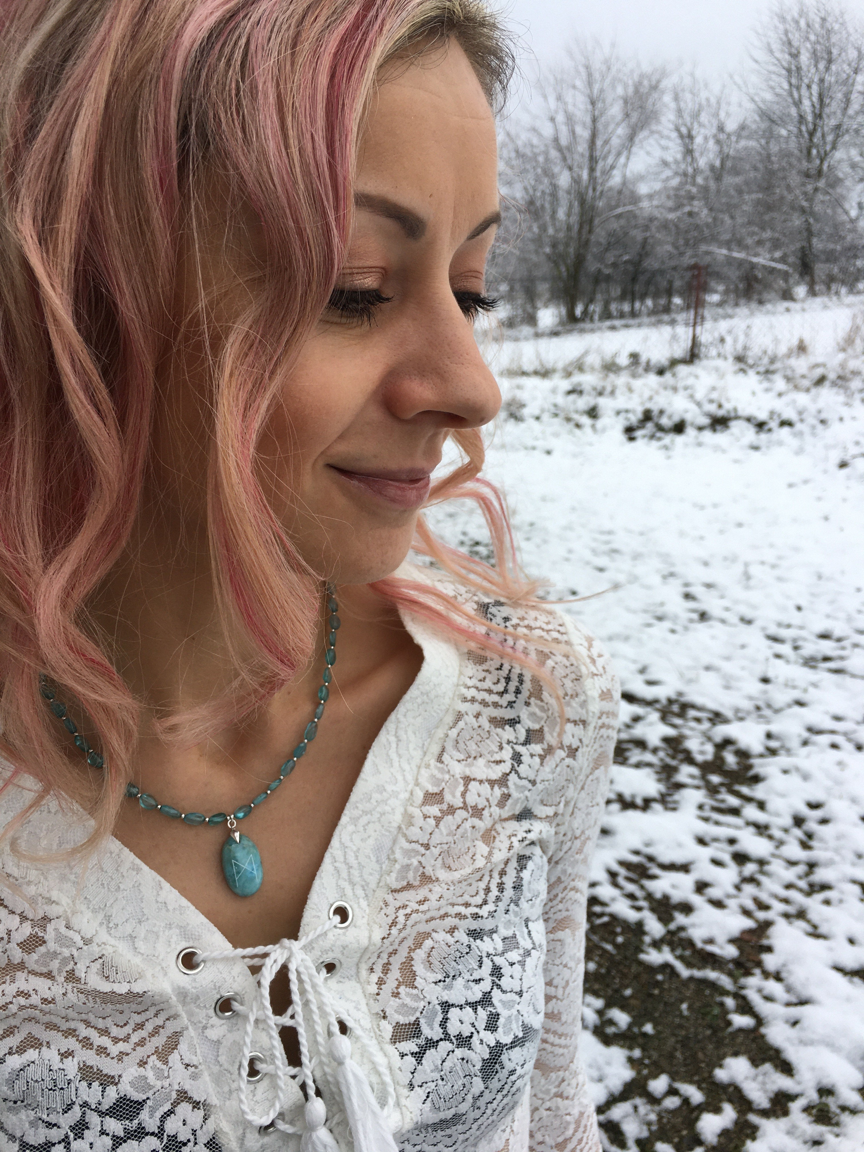 Naszyjnik - talizman z larimaru i srebra, z Mannaz