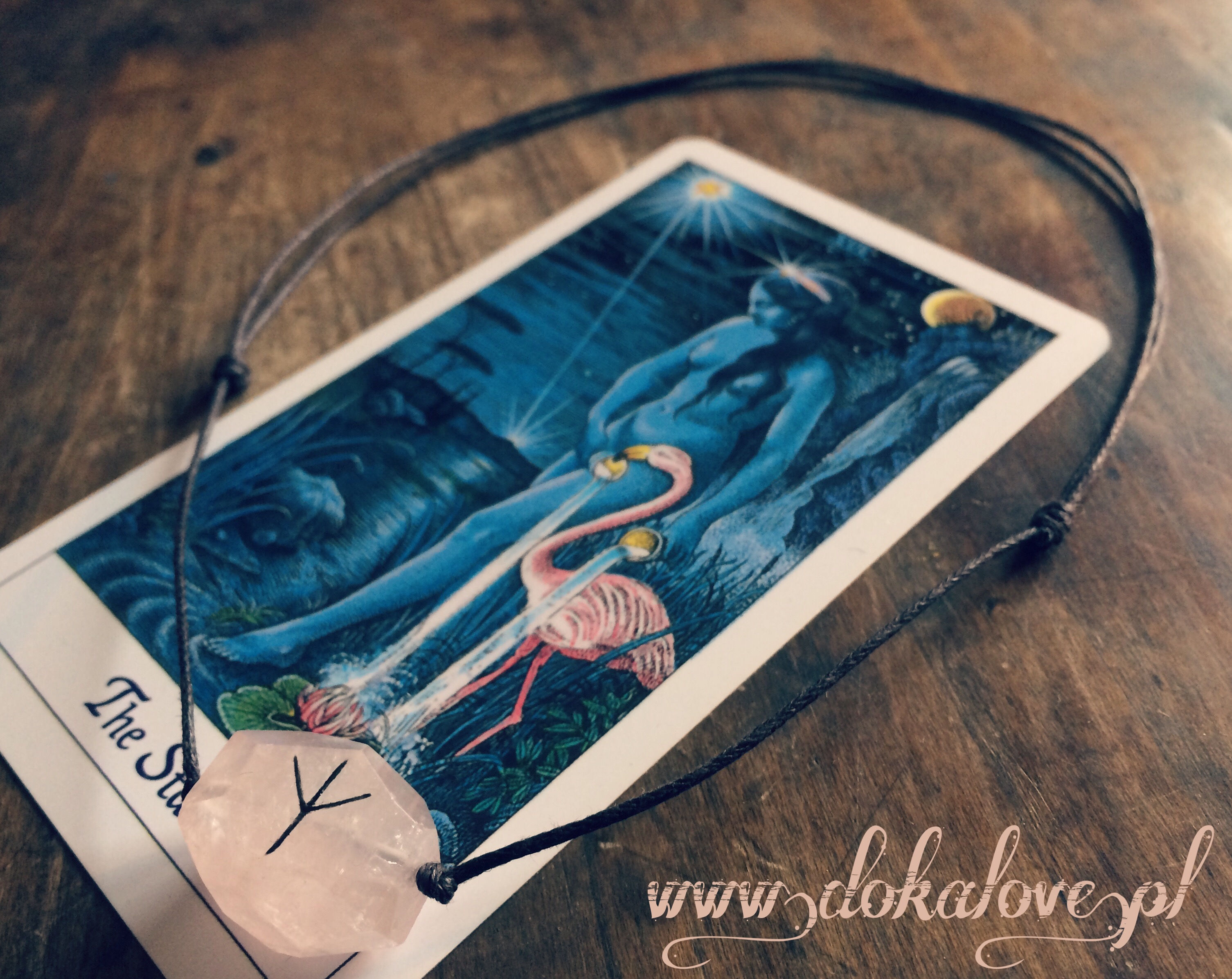Naszyjnik - amulet z kwarcu różowego z Algiz