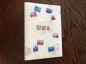 Álbum de fotos com folhas plásticas para 250 fotos 10 x 15. Cada folha tem capacidade para 4 fotos e espaço para colocação de memo descritivo sobre as fotos, que vem junto com o álbum. Capa revestida com tecido, decorada com carimbos que remetem ao tema viagem, e com pequenas fotos em formato de selo dos locais visitados. Vem com o nome do país em letras de MDF. Montagem com parafusos. Verificar disponibilidade de estampas.
Frete não incluído.
Medidas: 25,0 x 19,0 x 7,0 cm (C x L x A)
Peso: 1.300g
Prazo de produção: 20 dias corridos
Valor: R$ 230,00