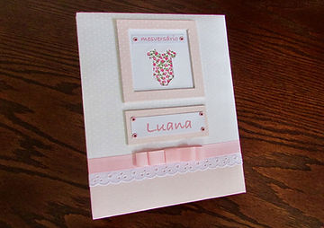 Álbum de fotos com folhas plásticas para 100 fotos 15 x 21. Cada folha tem capacidade para 2 fotos. Capa revestida com tecido, com plaquinha com nome do bebê e moldura decorada com body, feito em tecido (OBS: o body pode ser substituído por um carrinho de bebê). Fechamento com parafusos. Verificar disponibilidade de estampas.
Frete não incluído.
Medidas: 24,0 x 19,0 x 6,0 cm (C x L x A)
Peso: 1.200g
Prazo de produção: 20 dias corridos
Valor: R$ 190,00