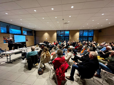 Salle pleine pour la réunion publique du 6 mars