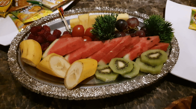용인룸싸롱 에서 서비스로 제공하는 과일안주 gif